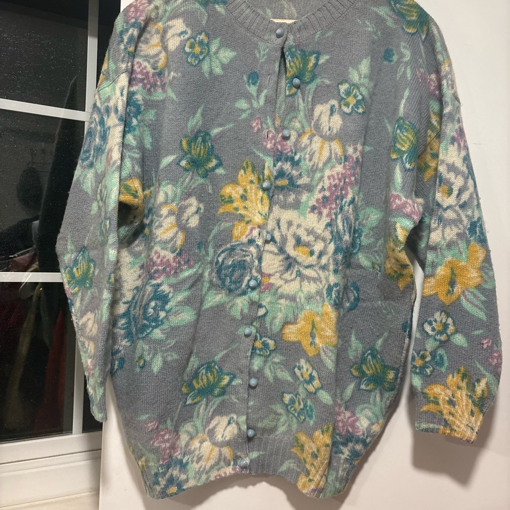 Vintage Benetton 100% Shetland Wool Floral Sweater Made in Italy